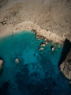 A turquoise Attic cove seen from directly above